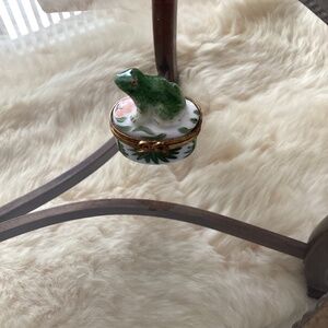 Royal Danube Hinged Frog Trinket Box